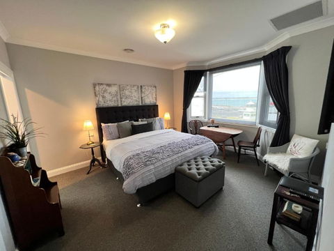 Number 10 -King Bed With Breakfast - Kingaroy Accommodation 0