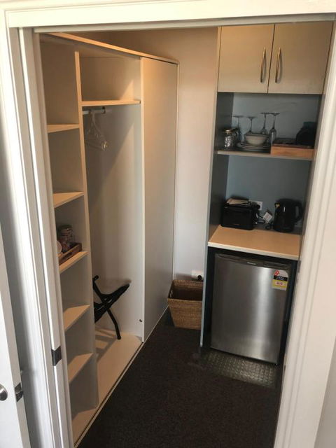 Number 10 -King Bed With Breakfast - Kingaroy Accommodation 2