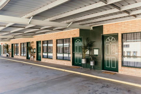 Oasis Motor Inn Blackall - Kingaroy Accommodation 3