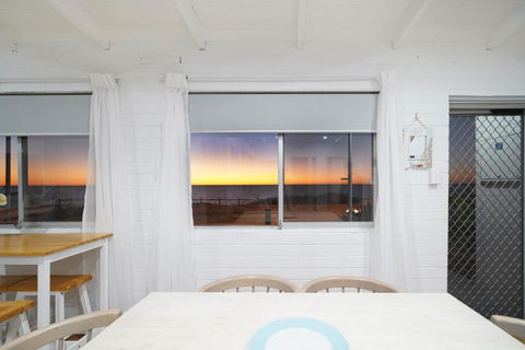 OCEA84 - Quinns Beach Shack: Ocean Views - Kingaroy Accommodation 1