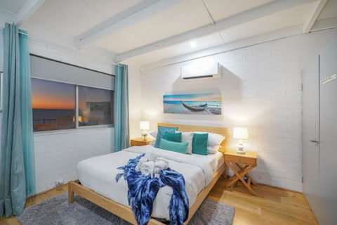 OCEA84 - Quinns Beach Shack: Ocean Views - Kingaroy Accommodation 2