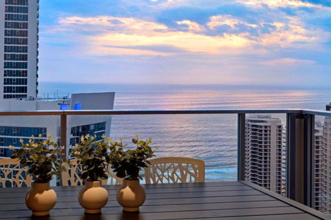 OCEAN VIEW APARTMENTS - Circle On Cavill - Self Contained & Privately Managed - Kingaroy Accommodation 0