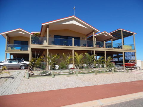 On The Deck @ Shark Bay - Kingaroy Accommodation 3