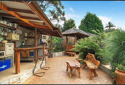 ONE OF A KIND Vacation Rental- Berkeley Vale - Kingaroy Accommodation 2