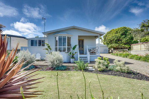 Our Little White House -74 Padman Crescent, Middleton - Kingaroy Accommodation 0