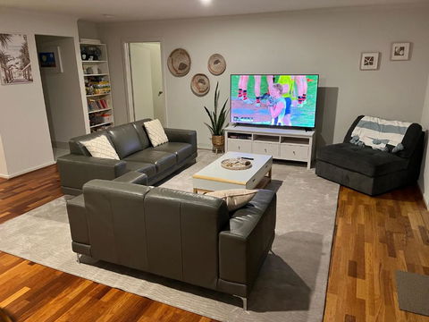 One Merino Panoramic Beach House Modern Sleeps 10 - Kingaroy Accommodation 1