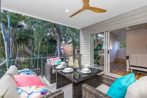 Park Avenue Townhouse Retreat Brisbane Sleeps 10 - Kingaroy Accommodation 2