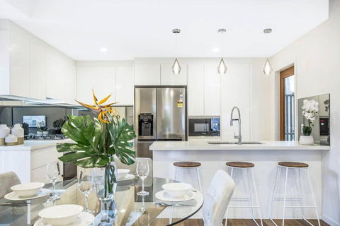 Park Avenue Townhouse Retreat Brisbane Sleeps 10 - Kingaroy Accommodation 1