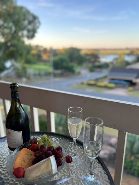 Pelican Retreat - Corporate / Tradie / Family - Kingaroy Accommodation 3