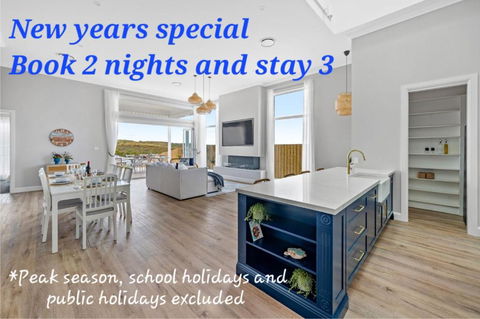 Playa Azul-Beach House On Catherine Hill Bay And Moonee Beach - Kingaroy Accommodation 1