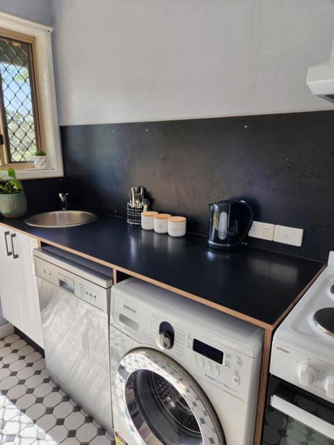Poinciana Room - Kingaroy Accommodation 3