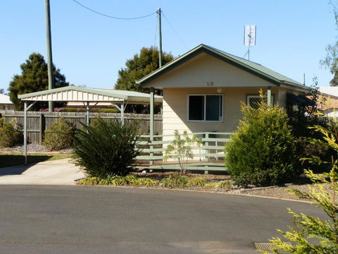 PepperTree Cabins, Kingaroy - Kingaroy Accommodation 3