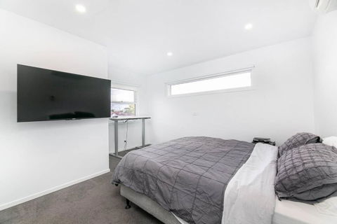 Perfect For Families And Groups - Large 5 Bedroom - Kingaroy Accommodation 3