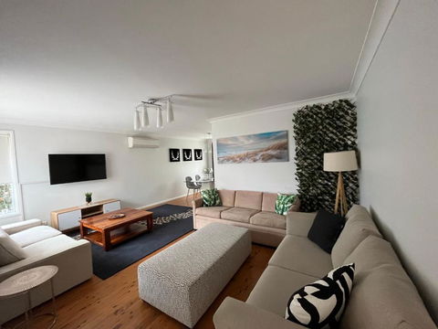 Perfectly Located House With A Big Backyard. - Kingaroy Accommodation 1