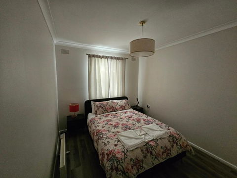 Phoenix House - Kingaroy Accommodation 3