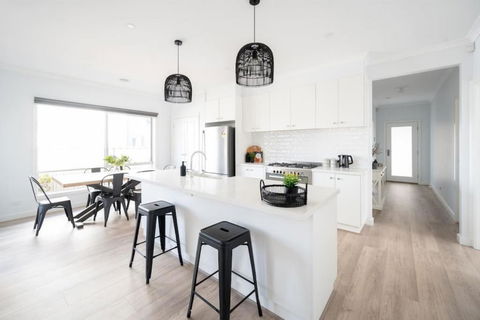PIPER Modern Home Walk To Beach Shops Parks - Kingaroy Accommodation 0