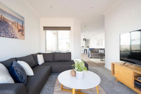 PIPER Modern Home Walk To Beach Shops Parks - Kingaroy Accommodation 2