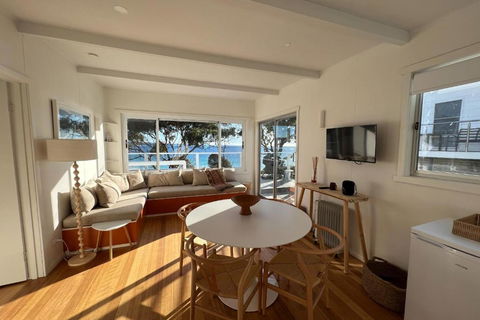 PIPI SHACK - Iconic Waterfront Shack Binalong Bay - Kingaroy Accommodation 2