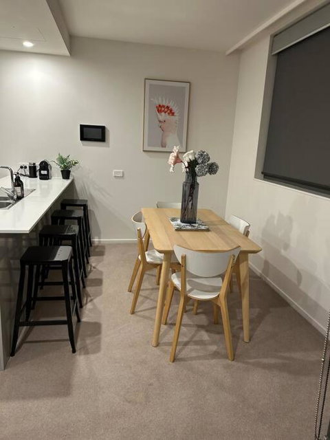 Plush Apartment On Mort - Kingaroy Accommodation 2