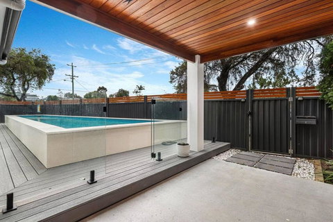 Pool House Hideaway - Kingaroy Accommodation 1