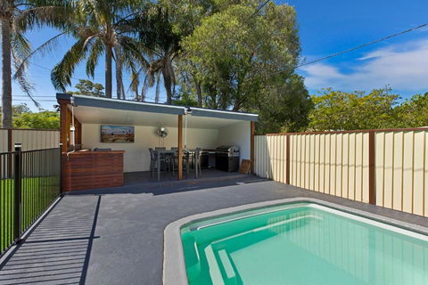 Poolside At Costa - Kingaroy Accommodation 1