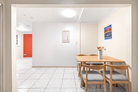 Quaint Queen Room In Pymble - Private Spot - Shared Bathroom - Kingaroy Accommodation 3