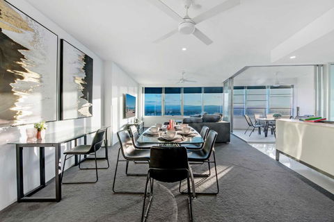 Q Tower Apartments In Surfers Paradise - From Level 3 - Self Contained & Privately Managed - Wow Stay - Kingaroy Accommodation 1