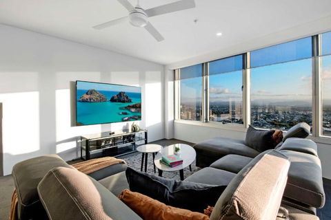 Q Tower Apartments In Surfers Paradise - From Level 3 - Self Contained & Privately Managed - Wow Stay - Kingaroy Accommodation 2