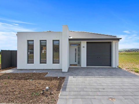 Putters Paradise 25-30 Troon Drive - Kingaroy Accommodation 0
