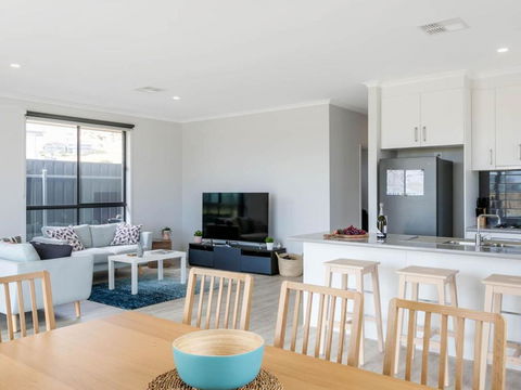 Putters Paradise 25-30 Troon Drive - Kingaroy Accommodation 2