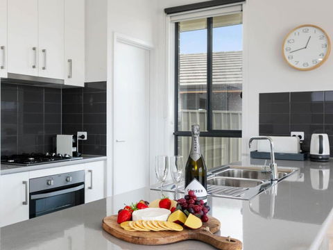 Putters Paradise 25-30 Troon Drive - Kingaroy Accommodation 3