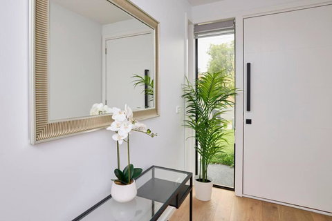 Preston Lux House 5 Bed 5 Bath - Kingaroy Accommodation 1