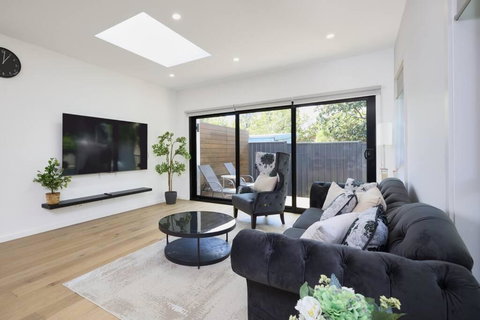 Preston Lux House 5 Bed 5 Bath - Kingaroy Accommodation 0