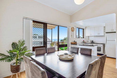 Quaint 2-Bed Beach Abode With Ocean Views - Kingaroy Accommodation 0