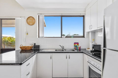 Quaint 2-Bed Beach Abode With Ocean Views - Kingaroy Accommodation 2