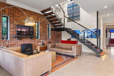 Quaint 4-Bed With Backyard 5-Min To The Beach - Kingaroy Accommodation 0