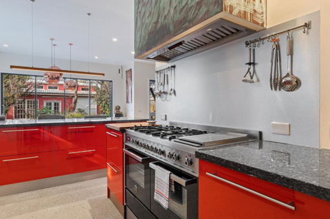 Quaint 4-Bed With Backyard 5-Min To The Beach - Kingaroy Accommodation 2