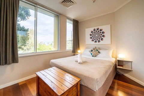 Quaint Auchenflower 1B1B Apt W Parking Close To UQ - Kingaroy Accommodation 0