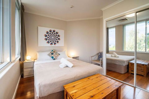 Quaint Auchenflower 1B1B Apt W Parking Close To UQ - Kingaroy Accommodation 3