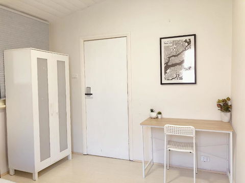 Quaint Double Or Queen Room - Mins To Stations&UNSW - Shared Bathroom - Kingaroy Accommodation 2