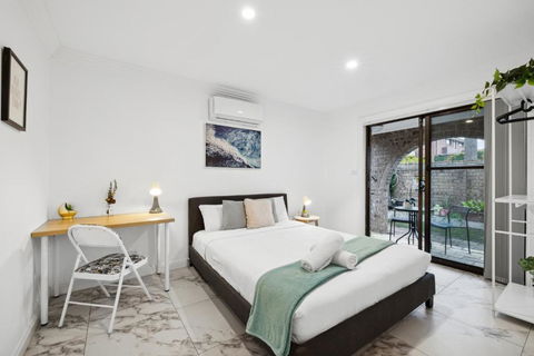 Quaint Double Room - Centrally Located At Glenfield - Shared Bathroom - Kingaroy Accommodation 0