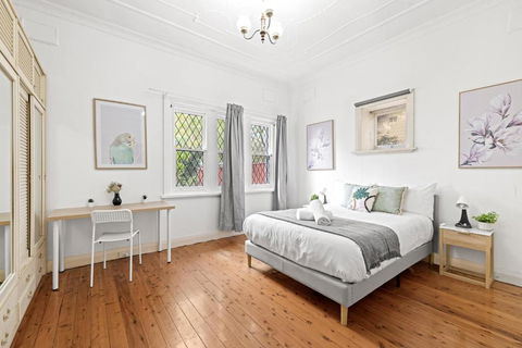 Quaint Double Room - Seconds To Shops & Eateries - Shared Bathroom - Kingaroy Accommodation 1