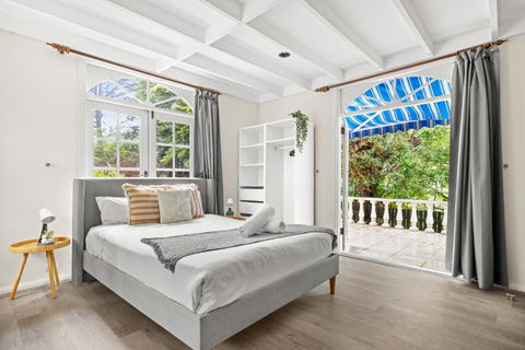 Quaint Queen Room - Convenient Location In Lindfield - Shared Bathroom - Kingaroy Accommodation 0