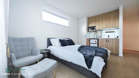 Queen Bed Stylish Suite With TV - Room 12 - Kingaroy Accommodation 2