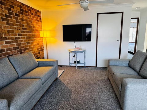 Quiet, 2bdrm Retreat In Tamworth - Kingaroy Accommodation 0