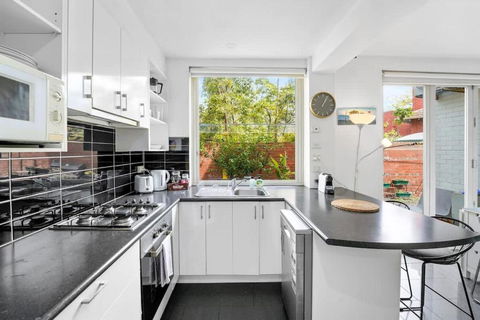 Quiet And Peaceful Beachside 1BR Retreat W Parking - Kingaroy Accommodation 1