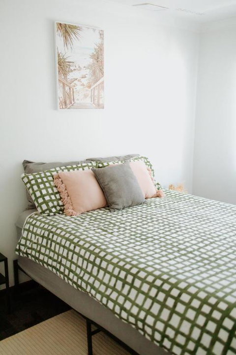 Quiet Corner Sleeps 4, Near Perth & Fremantle - Kingaroy Accommodation 2