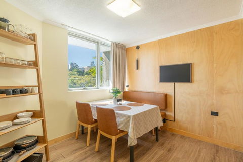 Quirky CBD Studio With Pool Sauna And Balcony - Kingaroy Accommodation 3