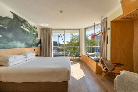 Quirky CBD Studio With Pool Sauna And Balcony - Kingaroy Accommodation 1