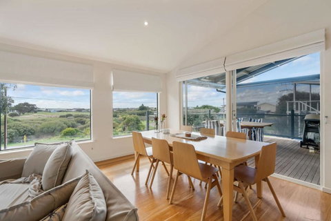 Range View House 23 Bristow Smith Ave Goolwa South-No Linen Included - Kingaroy Accommodation 3